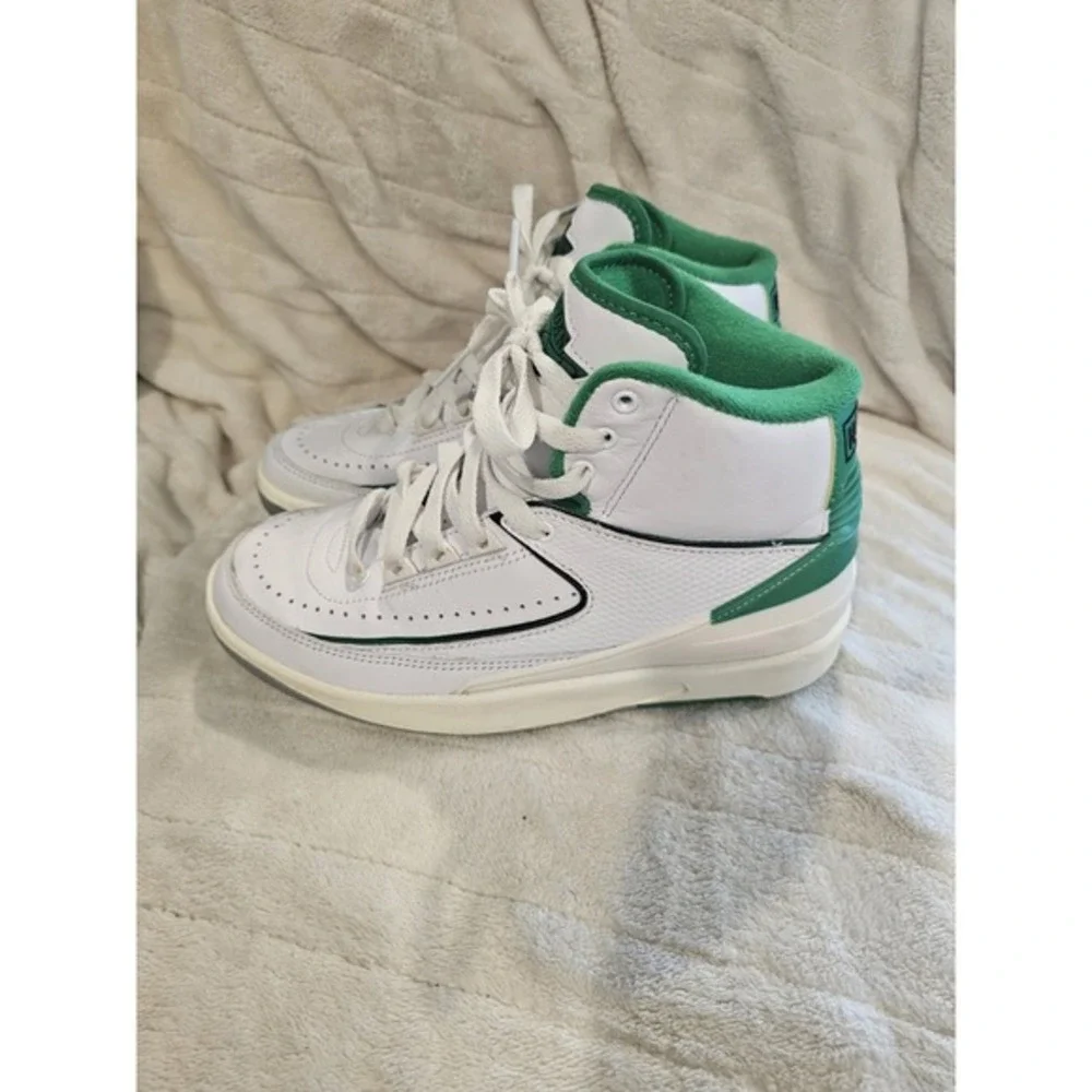 Nike Air Jordan‎ 2 Retro White Lucky Green Size Youth 5.5 K075